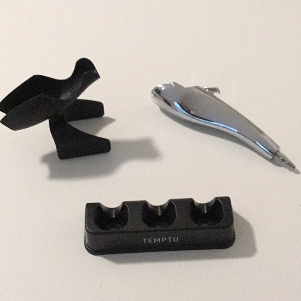 Temptu AirPod Attatchments - Picture 4 of 5